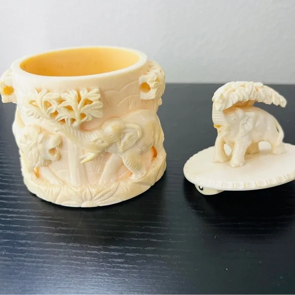 Indian Carved Container Box Animal Motifs and Elephant Finial Signed - Picture 4 of 17